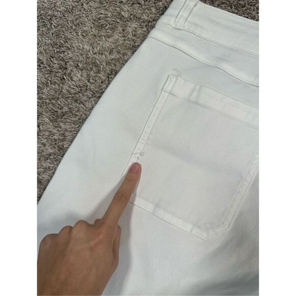 spanx women’s size large Stretch Twill Shorts, 6" pure white pull on slimming - Picture 6 of 15